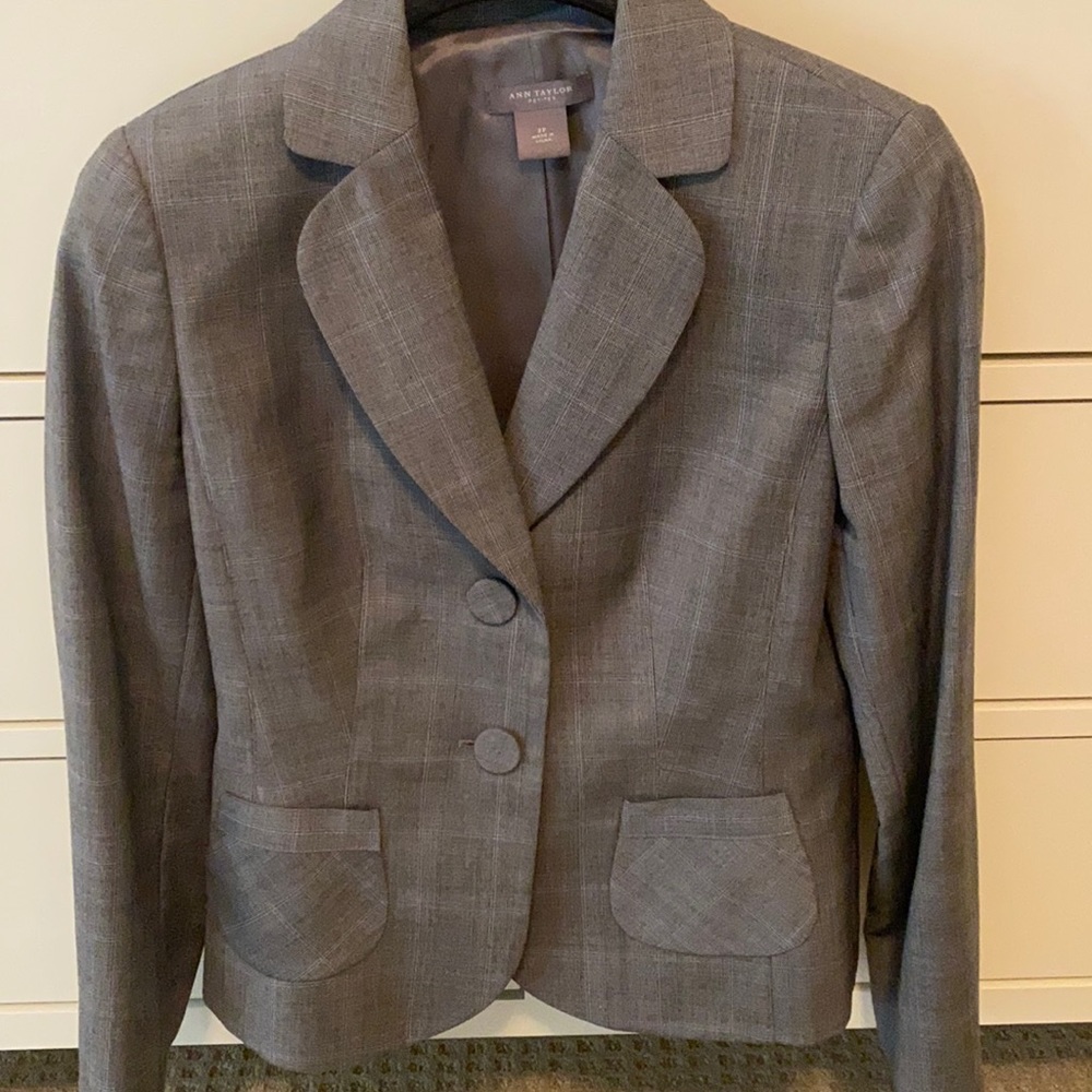 Ann Taylor Women’s 2 button blazer